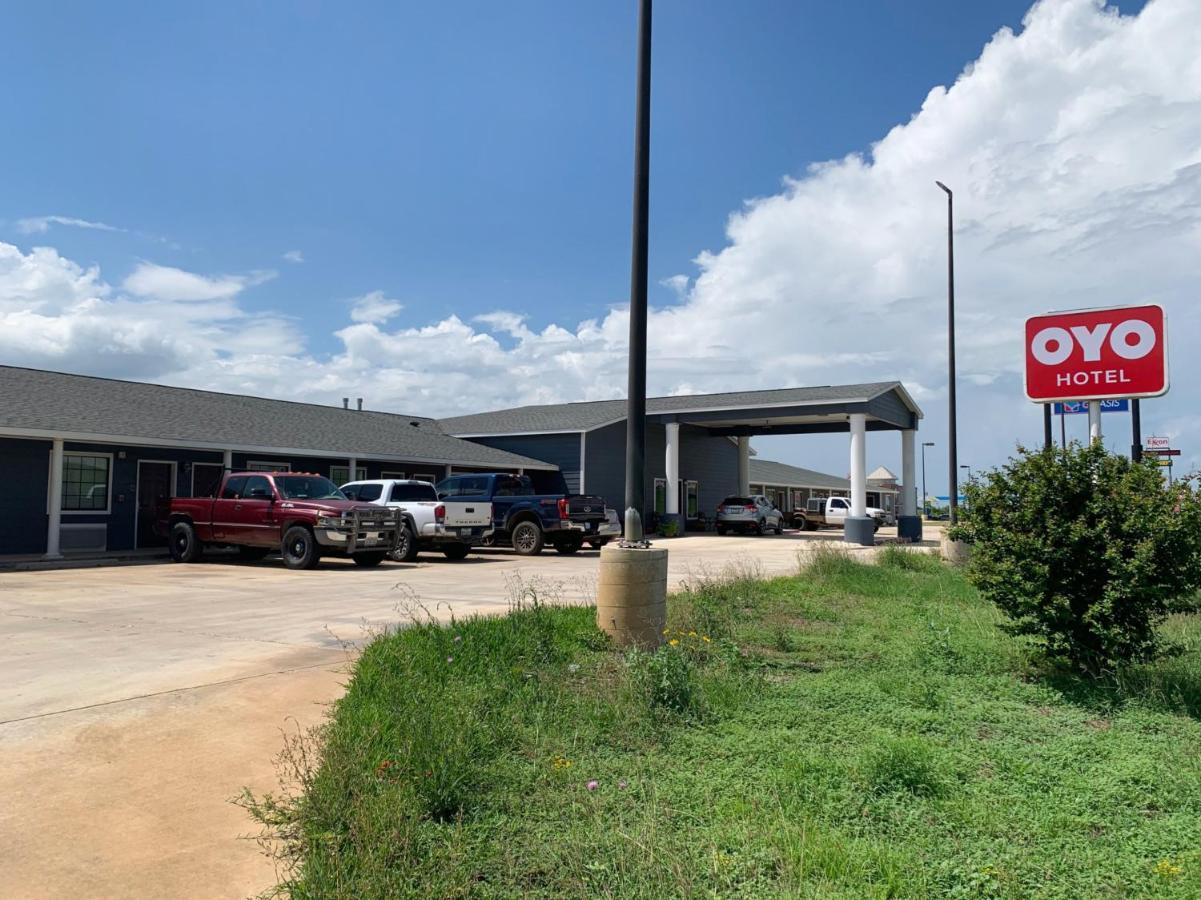 Oyo Hotel Pearsall I-35 West Exterior foto