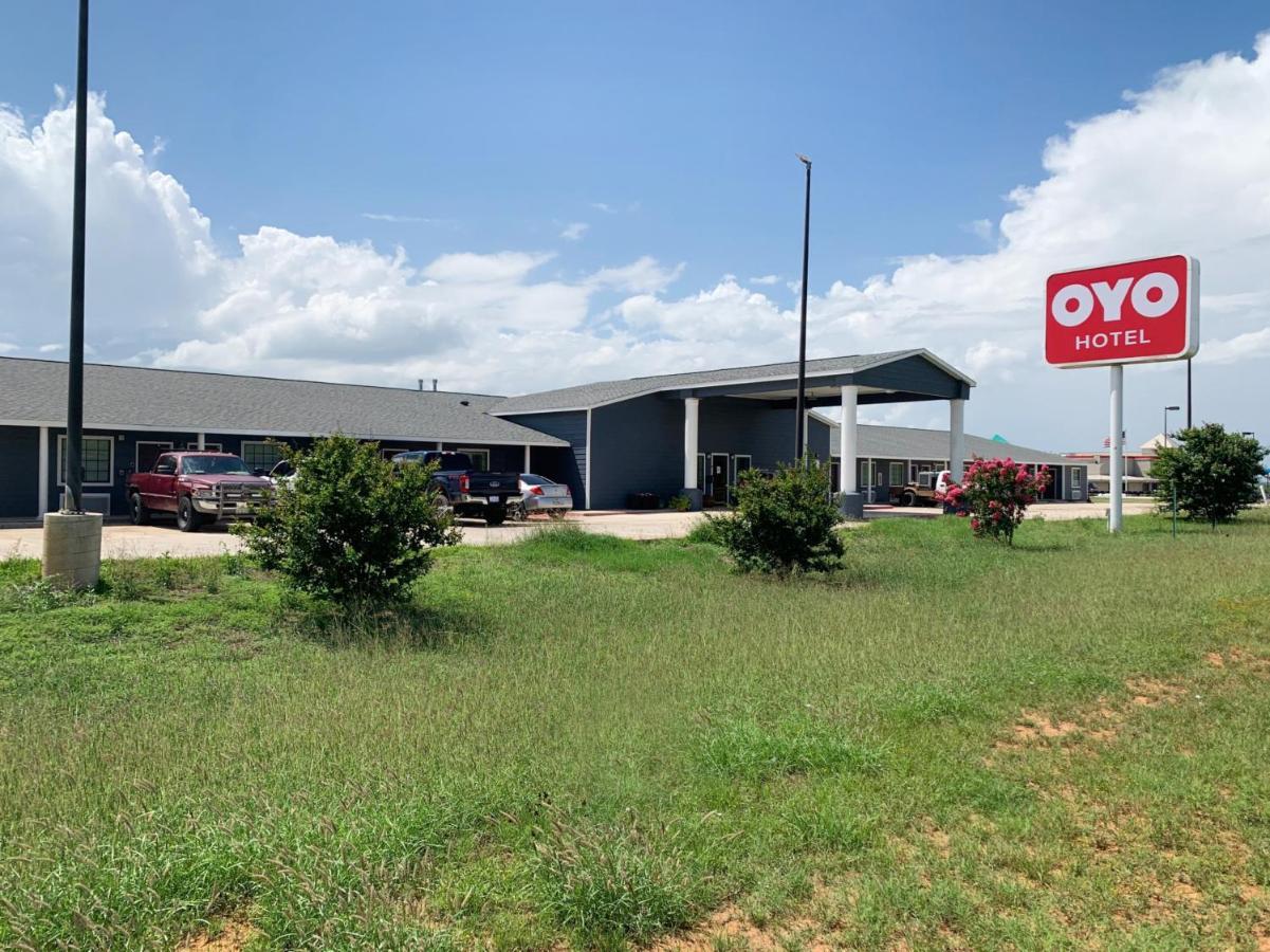 Oyo Hotel Pearsall I-35 West Exterior foto