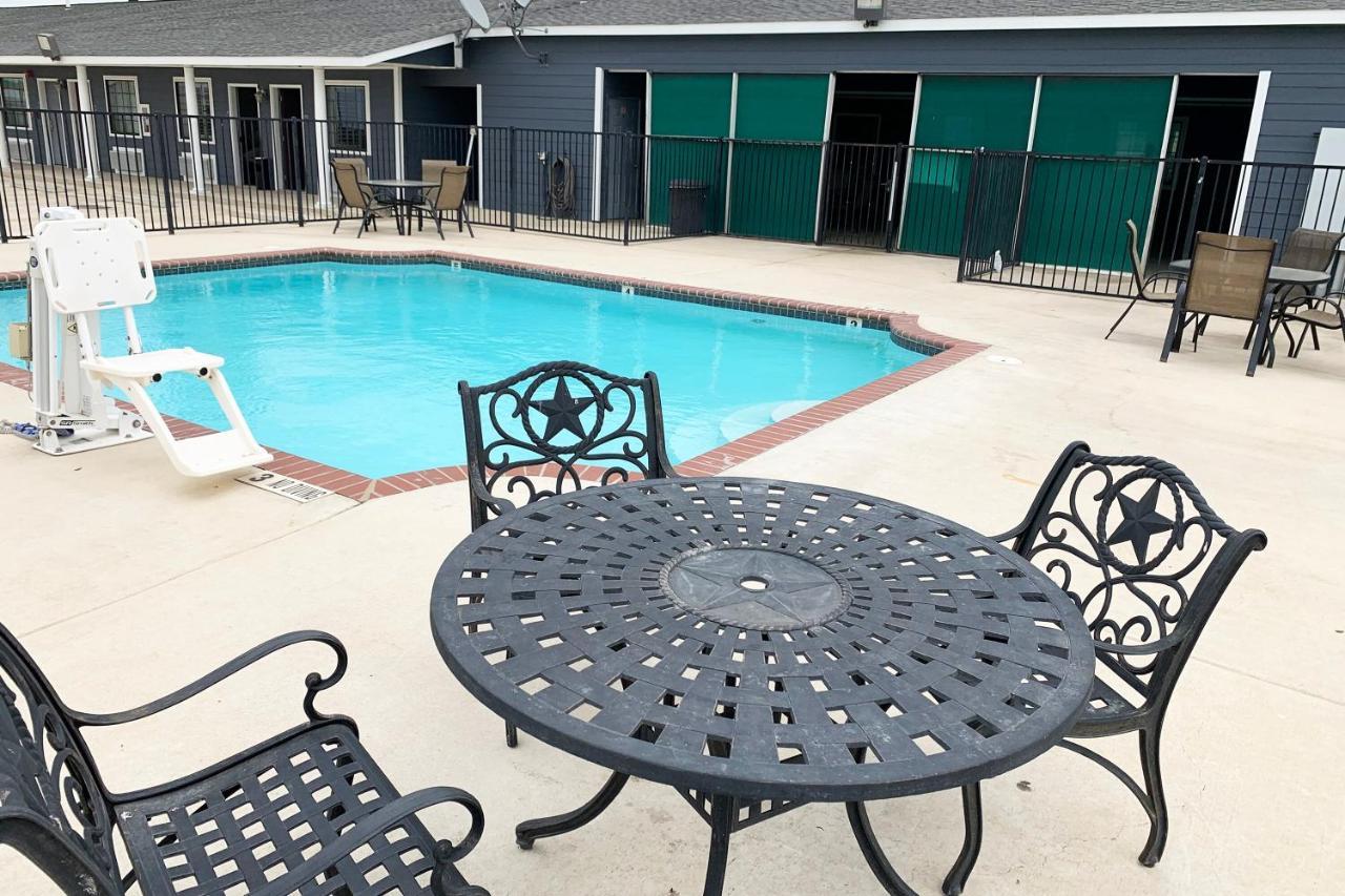 Oyo Hotel Pearsall I-35 West Exterior foto