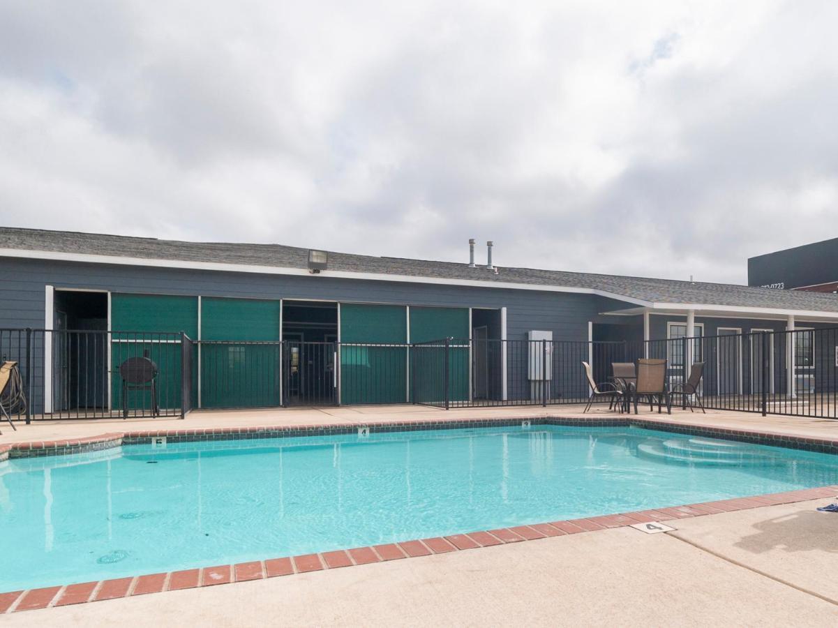 Oyo Hotel Pearsall I-35 West Exterior foto