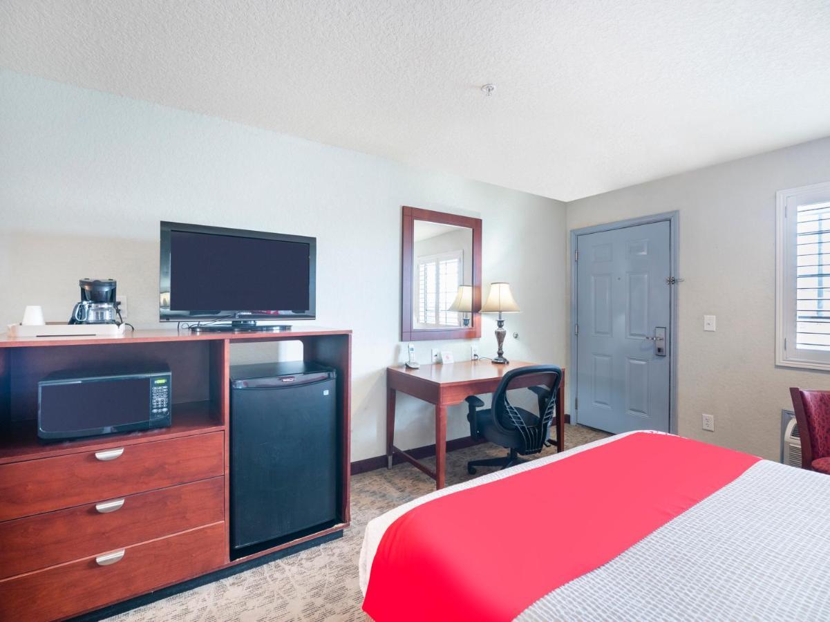 Oyo Hotel Pearsall I-35 West Exterior foto