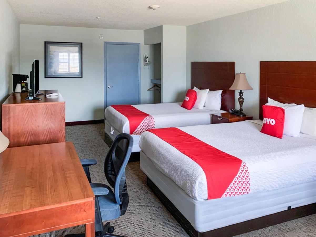 Oyo Hotel Pearsall I-35 West Exterior foto